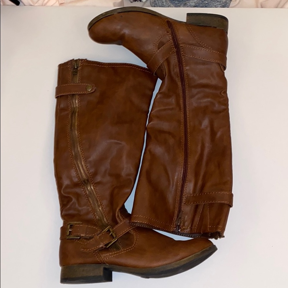 Cute mid boots !